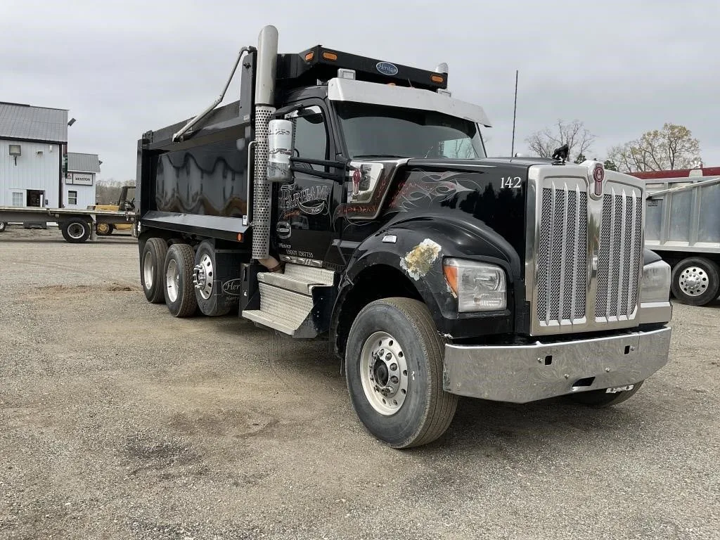 Dump truck